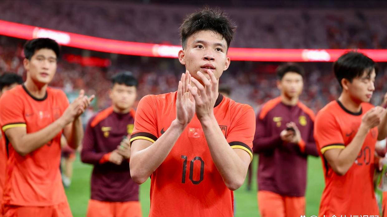 破让泰国球, 球队备受期, 随即在地上 破让泰国球, 球队备受期, 随即在地上