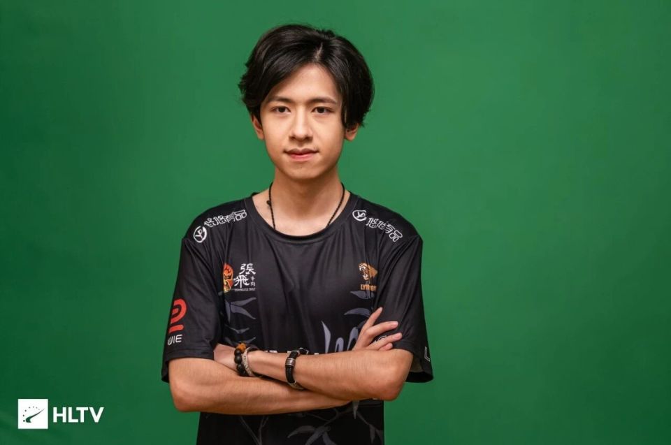 组赛后来到, 不在一个层